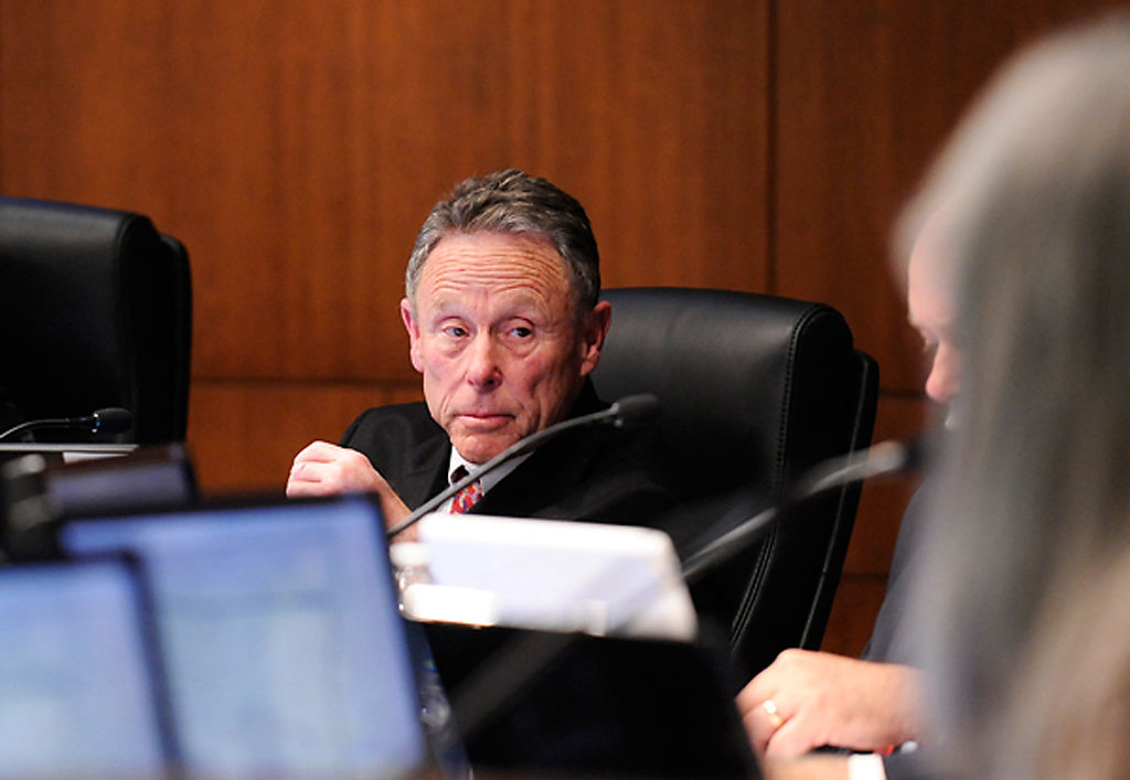 April 5, 2010 : Mayor Darwin Hindman holds his final council meeting as mayor